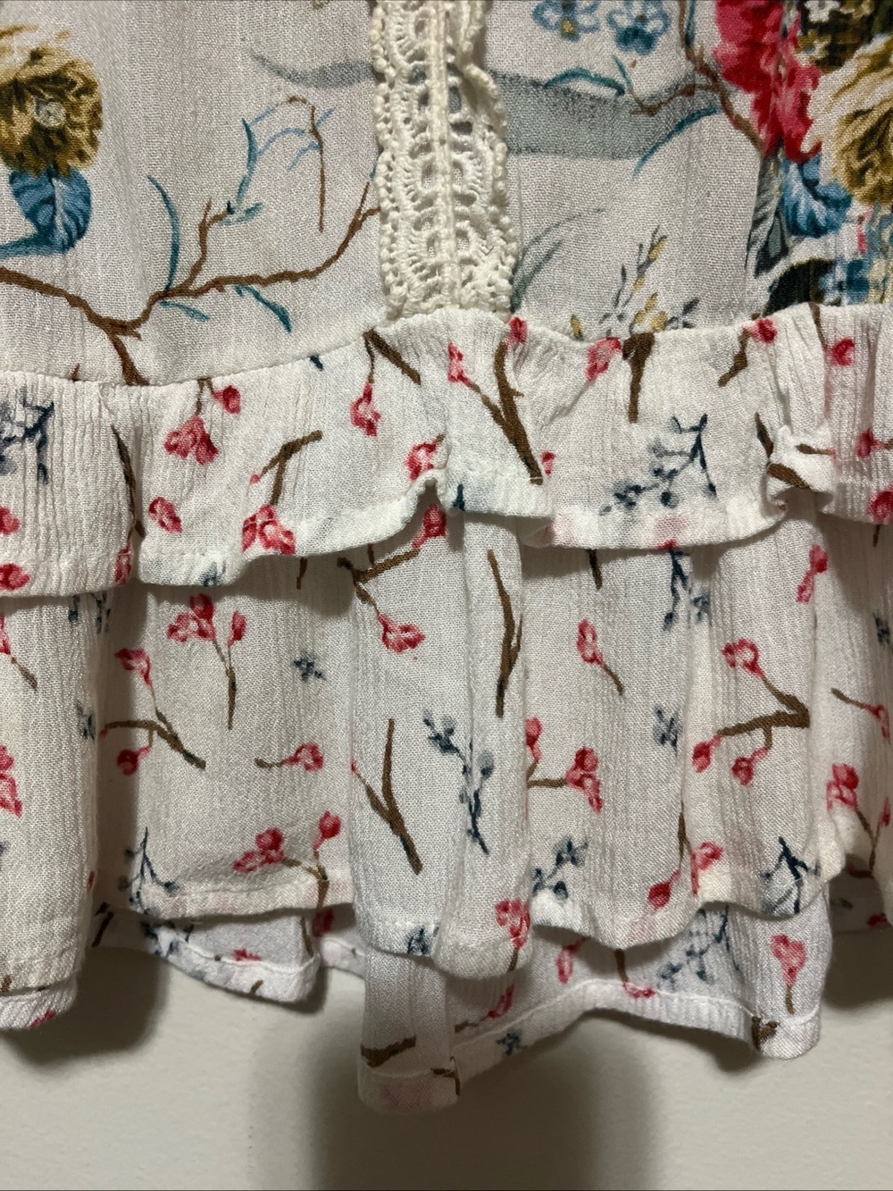 Bila White Floral Lace-Trim Tank with Ruffle Hem - Picture 3 of 5